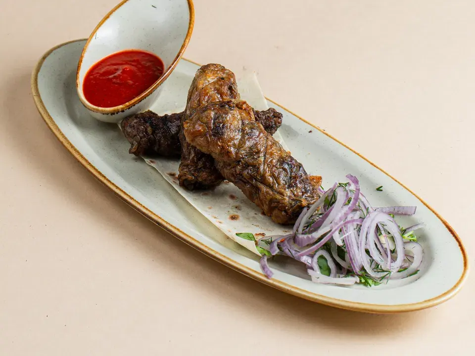 Lavaşda təqdim olunan Xan Kebabı